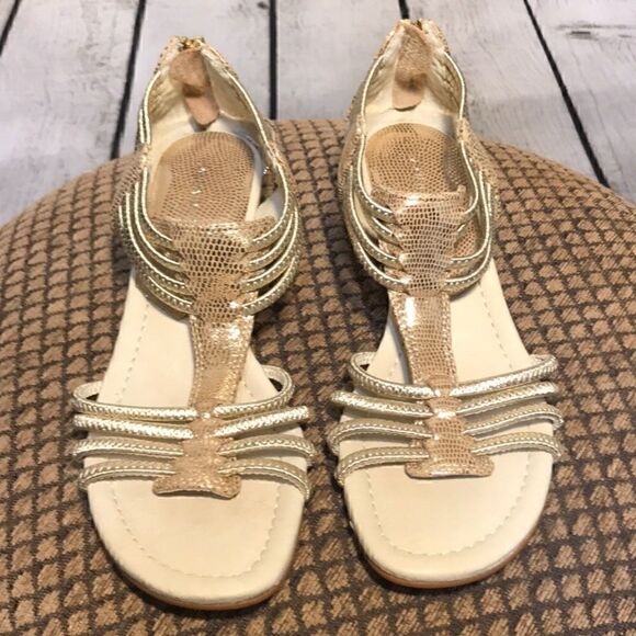 Donald J. Pliner Gladiator style strappy Gold Flat Sandals 6.5 GUC - Picture 2 of 7